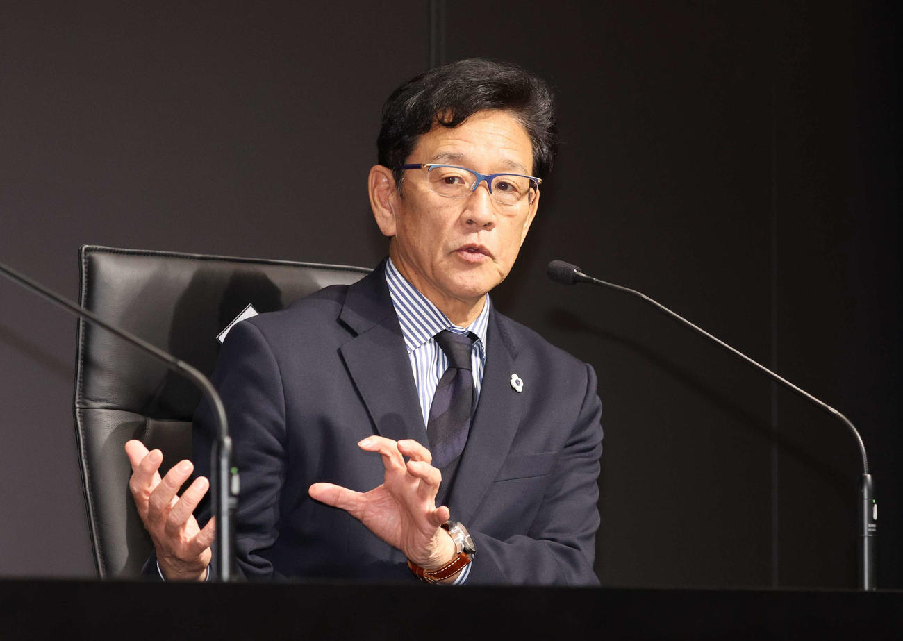 日本ハム2軍コーチ就任会見で話す栗山CBO（撮影・黒川智章）