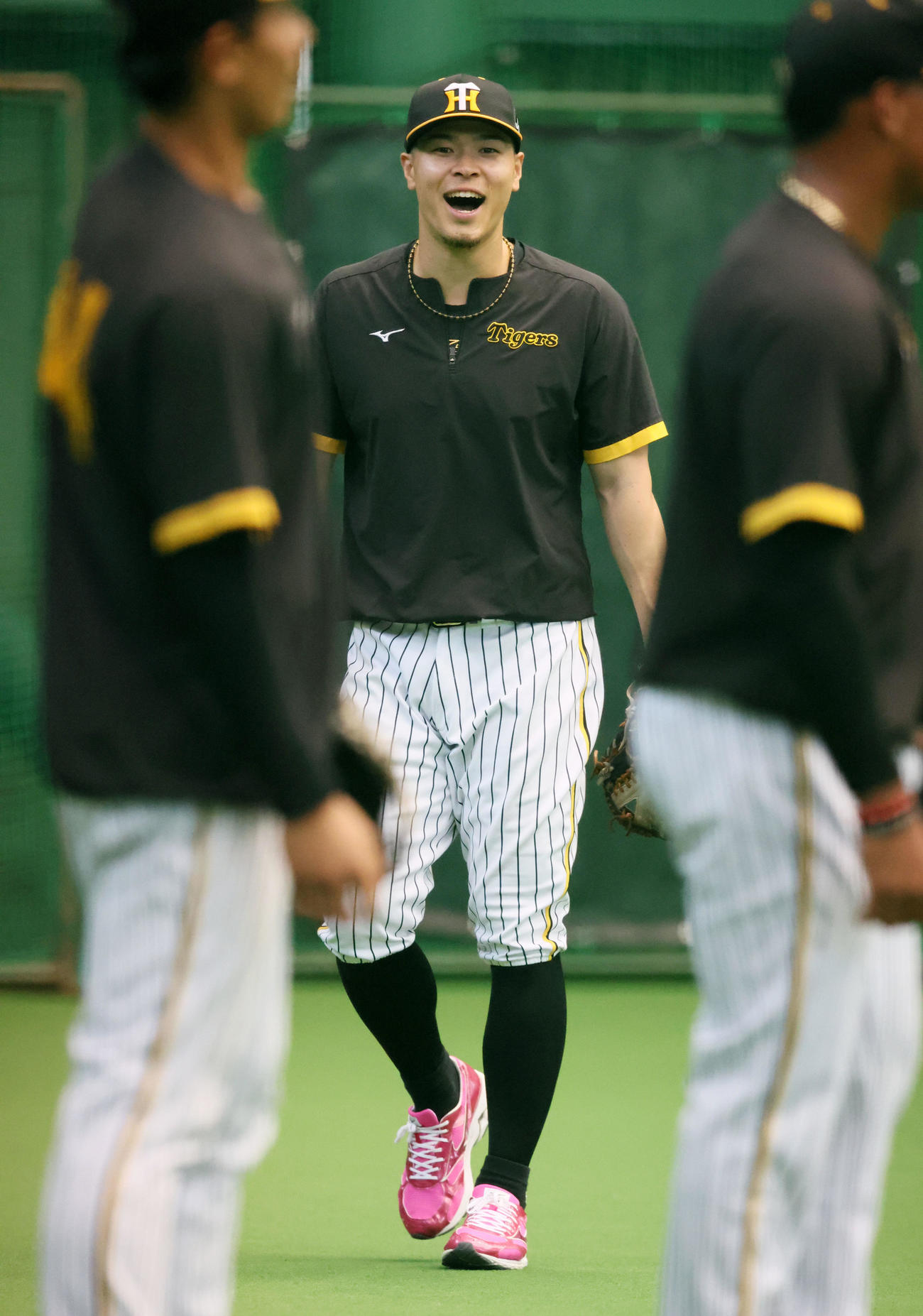 秋季キャンプ初日から元気いっぱいの佐藤輝（撮影・加藤哉）