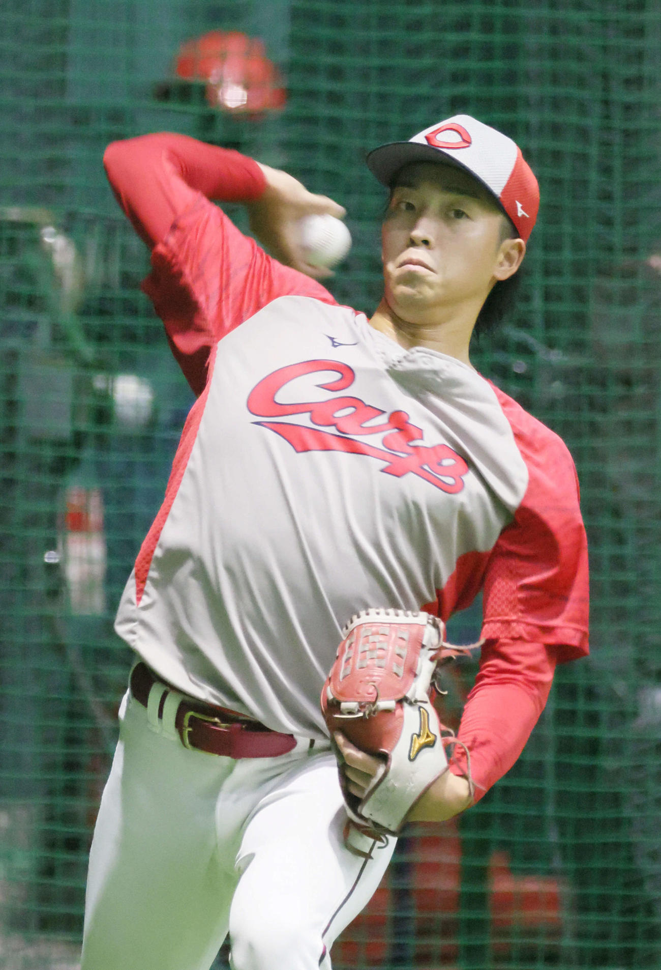 秋季練習でキャッチボールをする広島常広（撮影・加藤孝規）