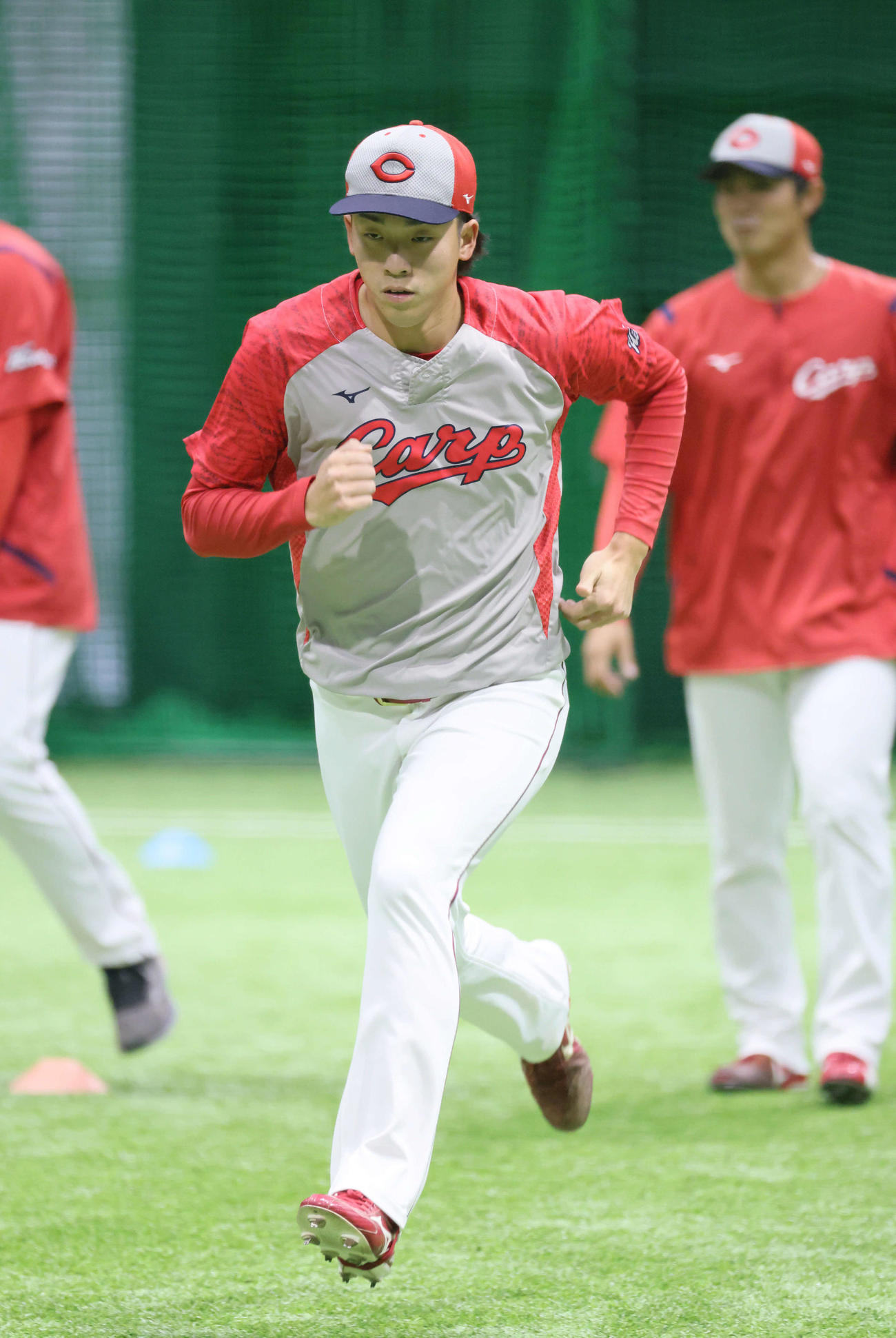 秋季練習で走り込む広島常広（撮影・加藤孝規）