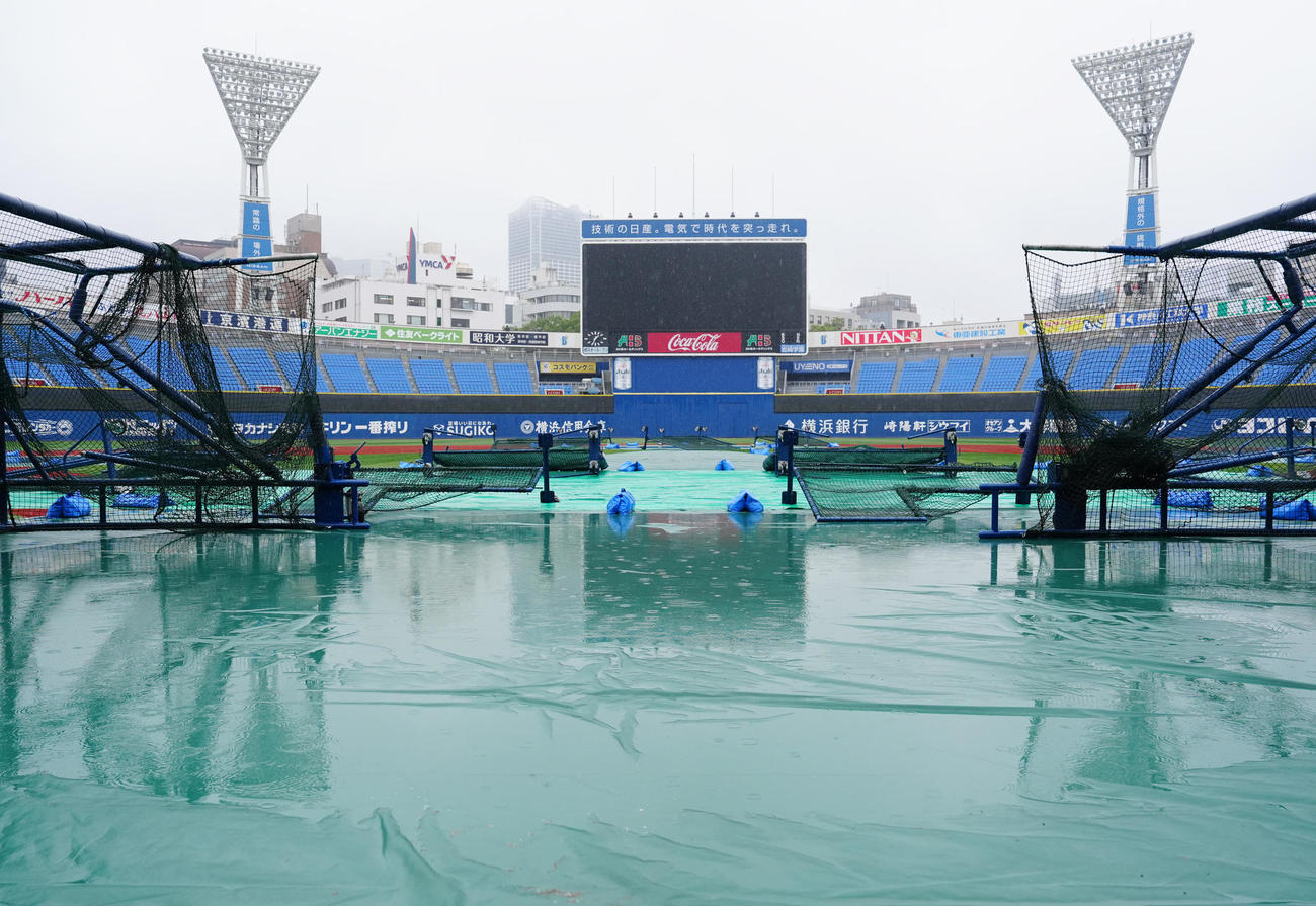 日本シリーズ第6戦、DeNA－ソフトバンク戦の雨天中止が決まった横浜スタジアム（撮影・江口和貴）