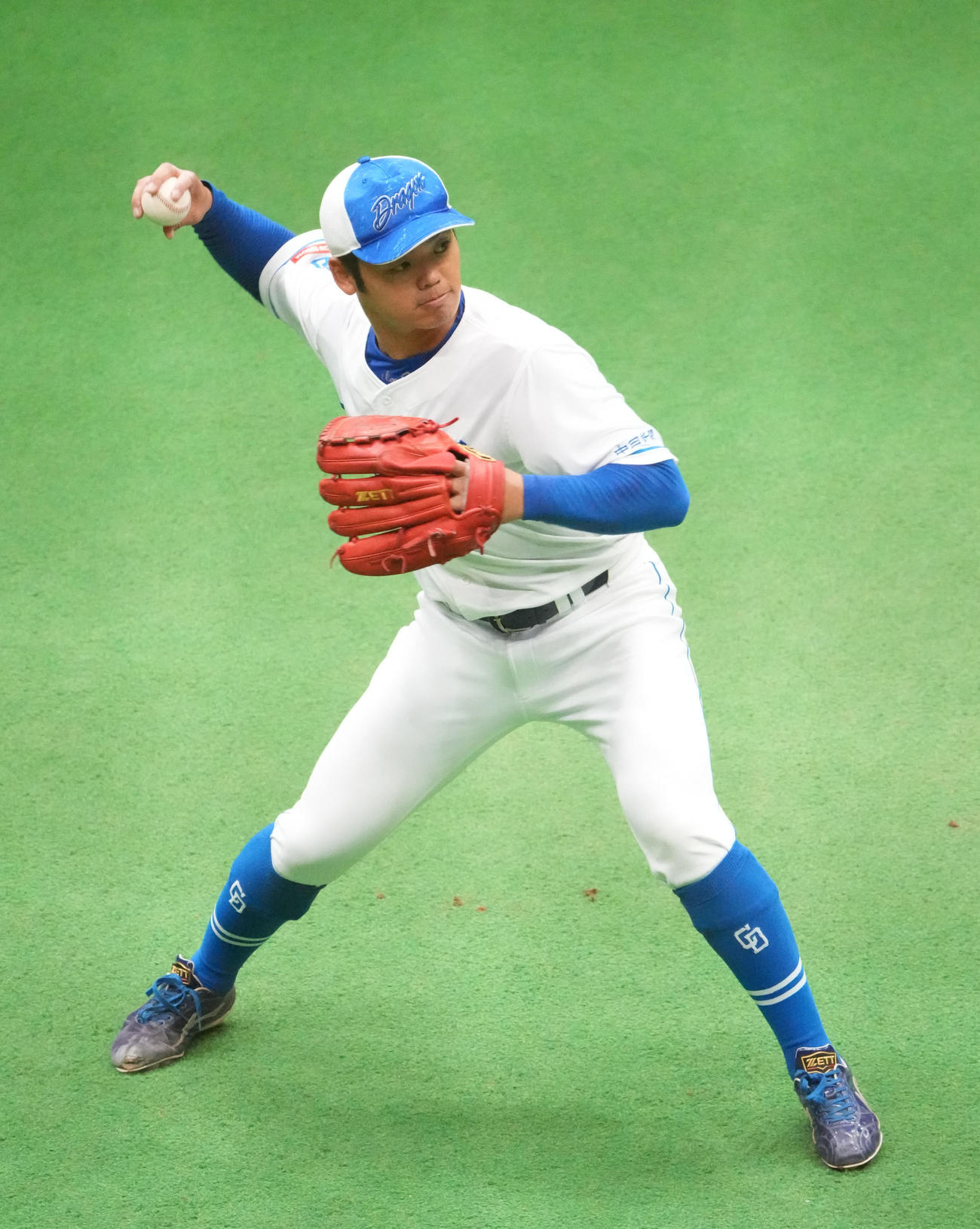 ノックを受ける根尾（撮影・森本幸一）