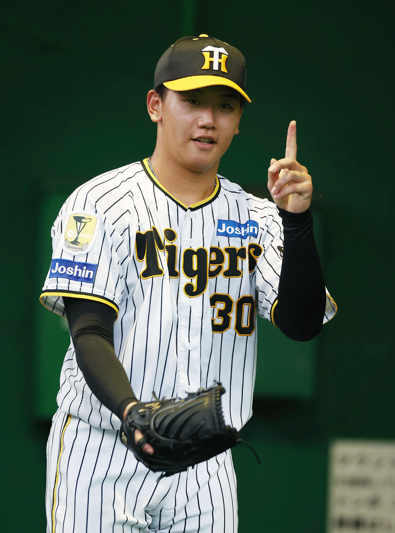 ブルペンで投げ込む阪神門別（撮影・前田充）