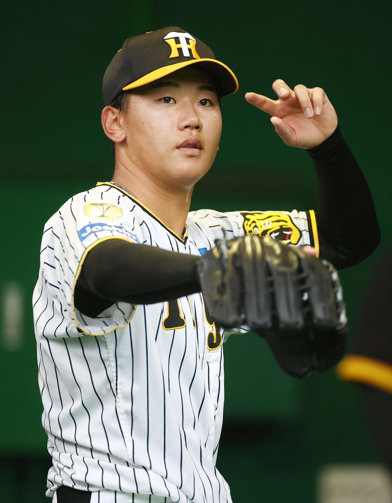 ブルペンで投げ込む阪神門別（撮影・前田充）