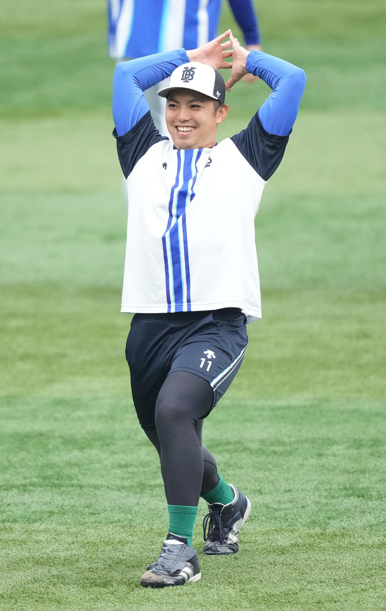 練習で笑顔のDeNA東（撮影・鈴木みどり）