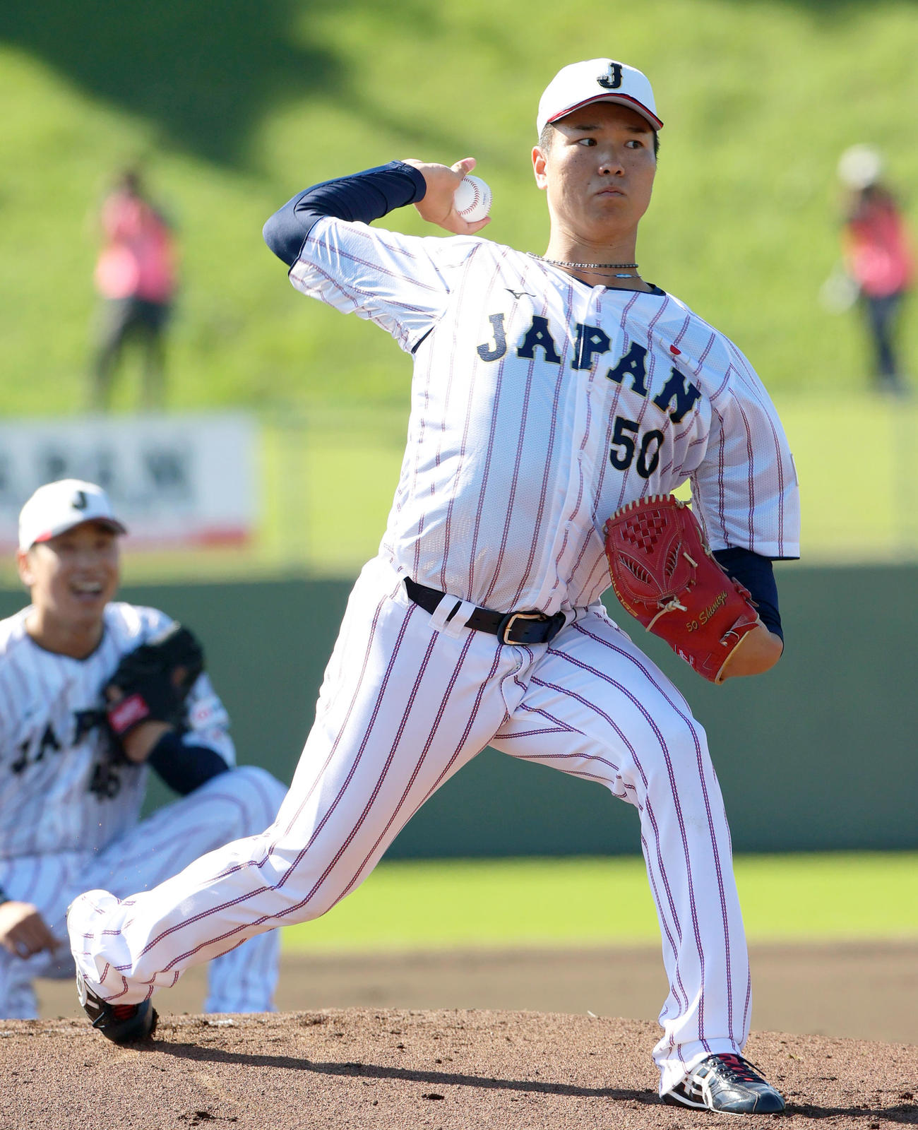 投内連係する中日清水（撮影・上山淳一）