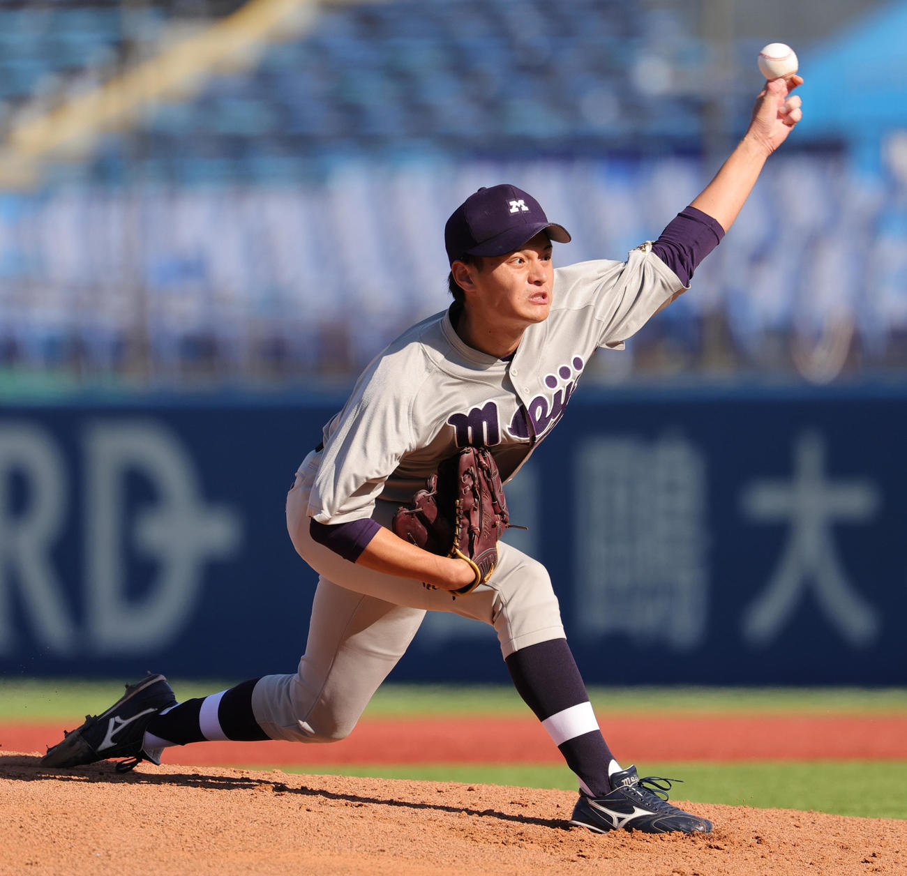 明大対法大　明大先発の毛利（撮影・野上伸悟）