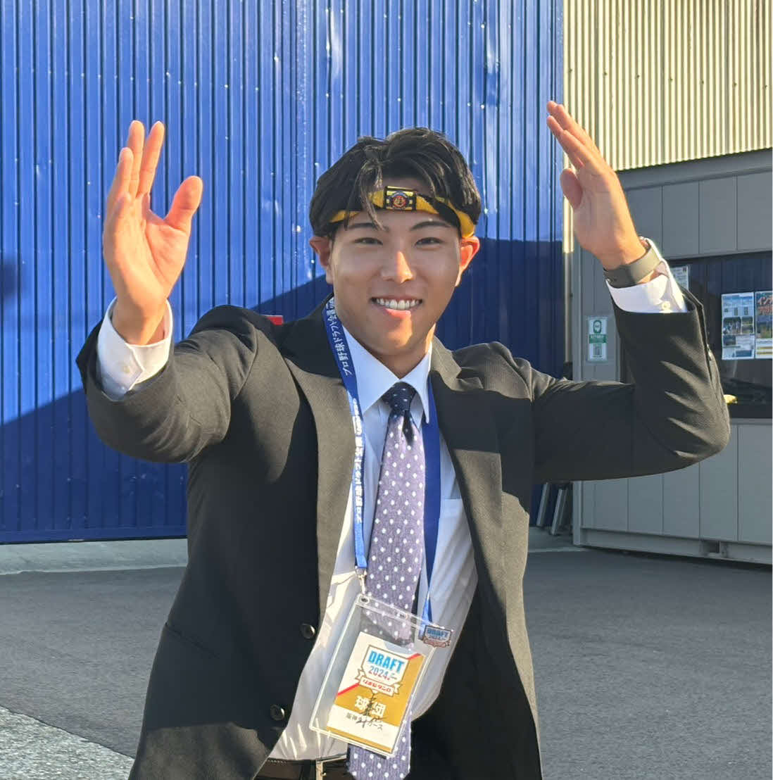 阿波踊りのポーズを決める阪神育成1位の四国IL・徳島の工藤（撮影・塚本光）