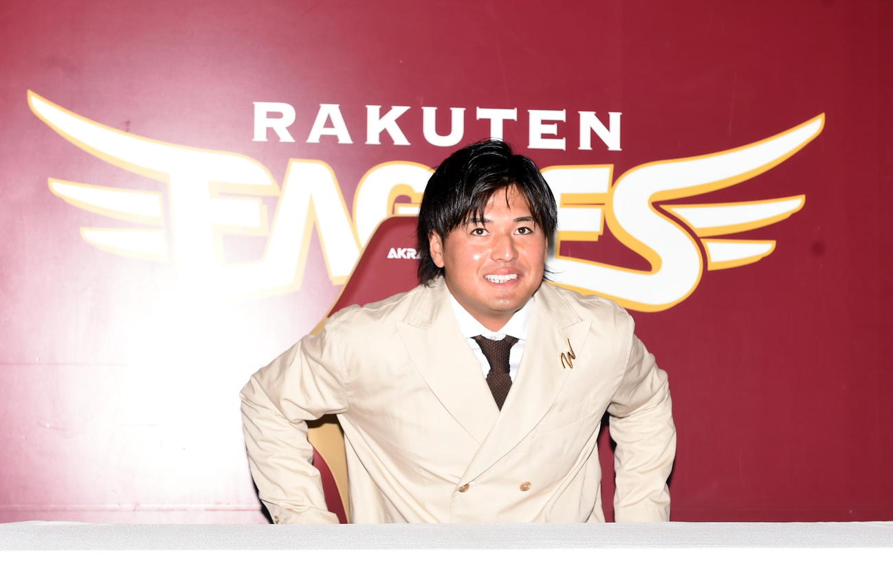 契約更改交渉に臨んだ楽天黒川（撮影・山田愛斗）