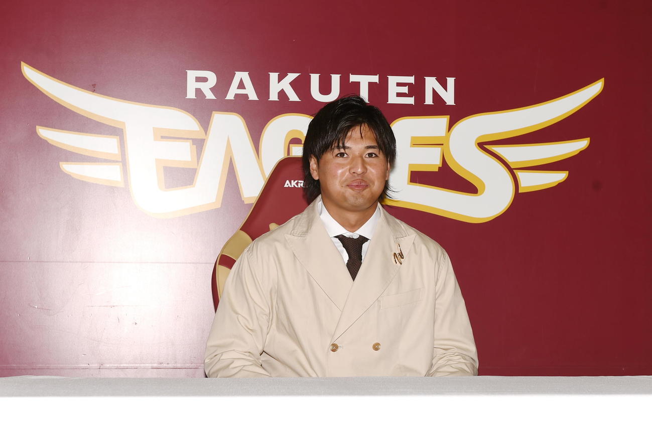 契約更改交渉に臨んだ楽天黒川（撮影・山田愛斗）