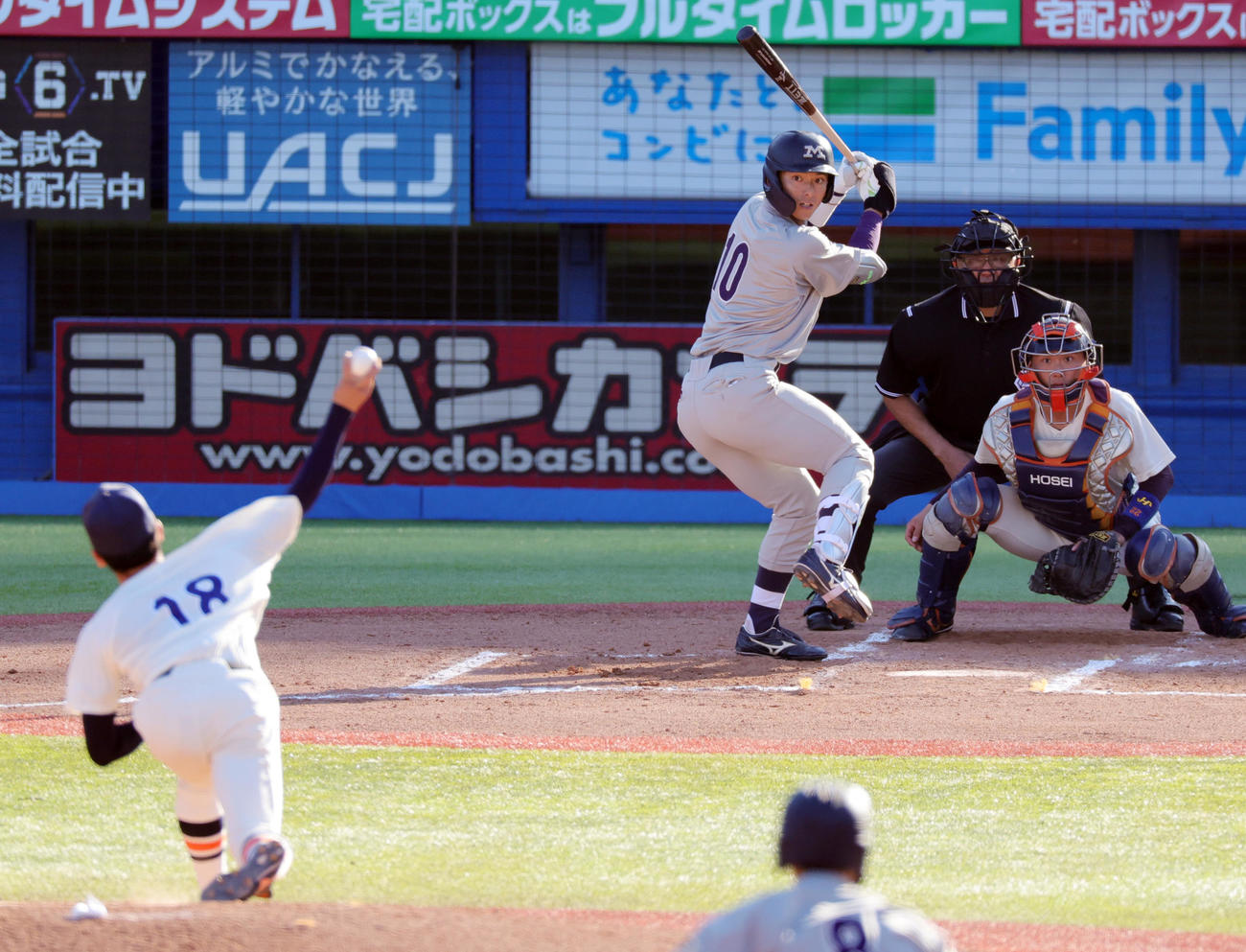 明大対法大　6回表明大1死二塁、篠木と対戦する宗山（撮影・野上伸悟）