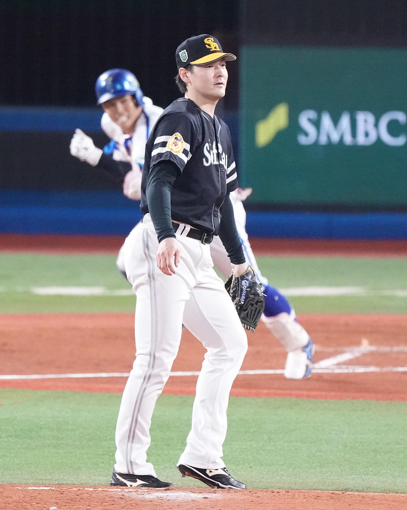 DeNA対ソフトバンク　2回裏DeNA2死二、三塁、桑原に左2点適時打を浴びる有原（撮影・鈴木みどり）