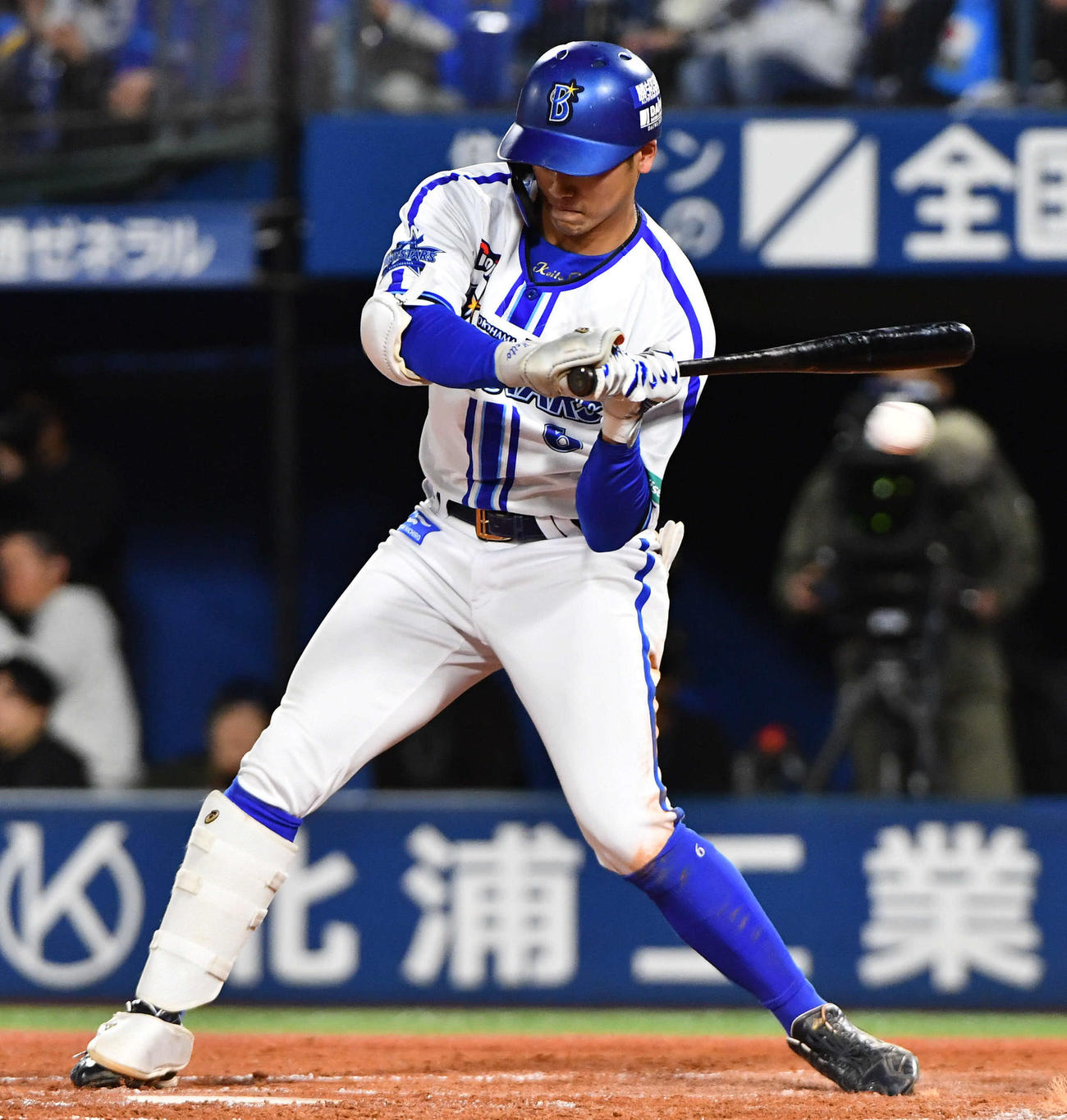 DeNA対ソフトバンク　3回裏DeNA2死満塁、押し出し四球を選ぶ森敬（撮影・岩下翔太）