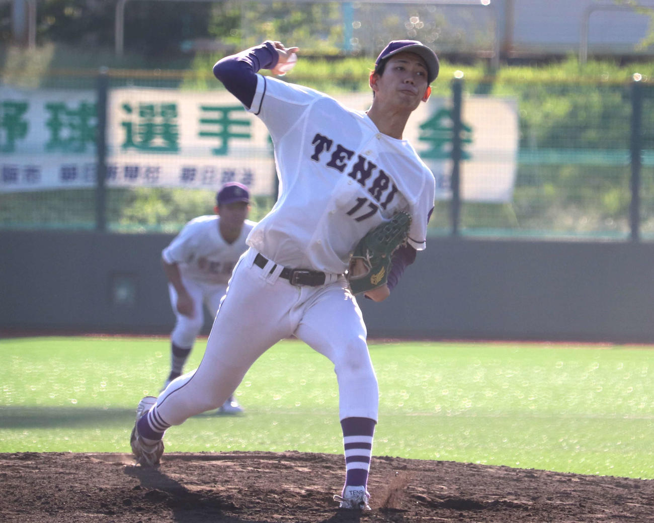 天理大対奈良学園大　先発し、9回2失点完投勝利を飾った天理大・的場（撮影・中島麗）
