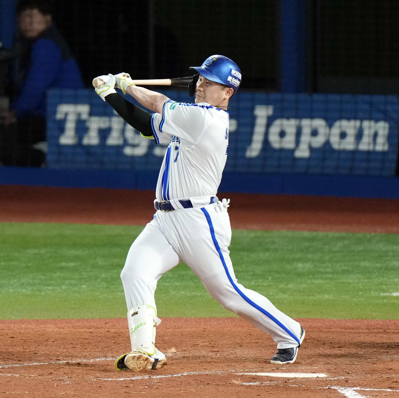 DeNA対ソフトバンク　5回裏DeNA1死一、二塁、右前打を放つ代打佐野（撮影・たえ見朱実）