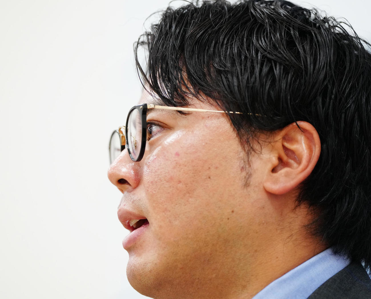 契約更改後、会見に臨むDeNA浜口（撮影・江口和貴）