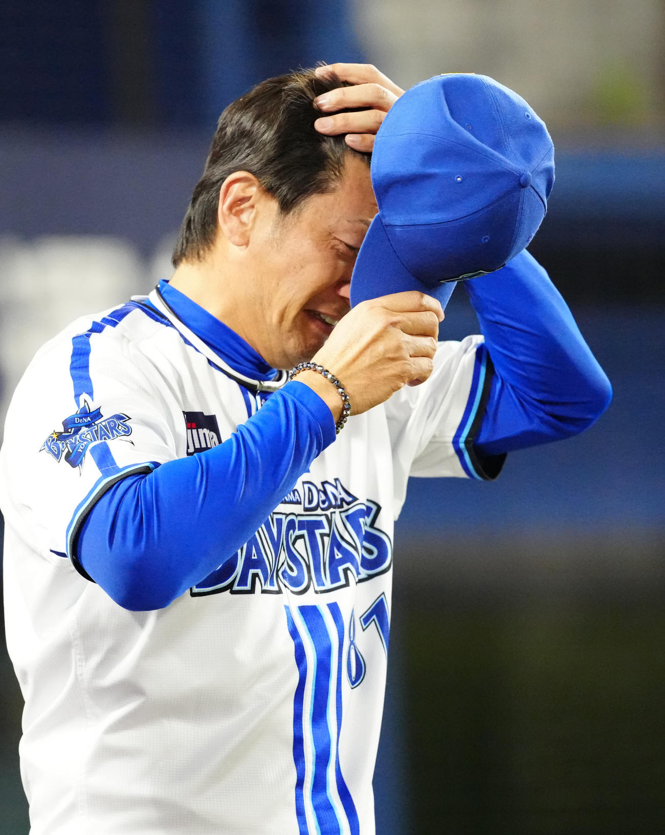 DeNA対ソフトバンク　日本一となり、涙を流すDeNA三浦監督（撮影・江口和貴）