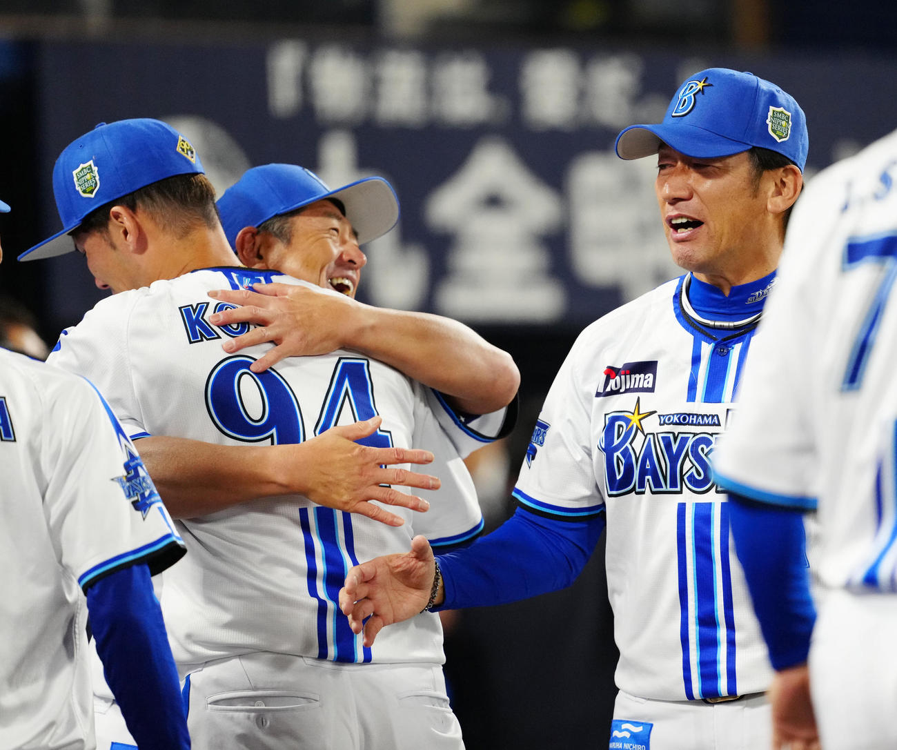 DeNA対ソフトバンク　日本一となり、涙を流すDeNA三浦監督（撮影・江口和貴）