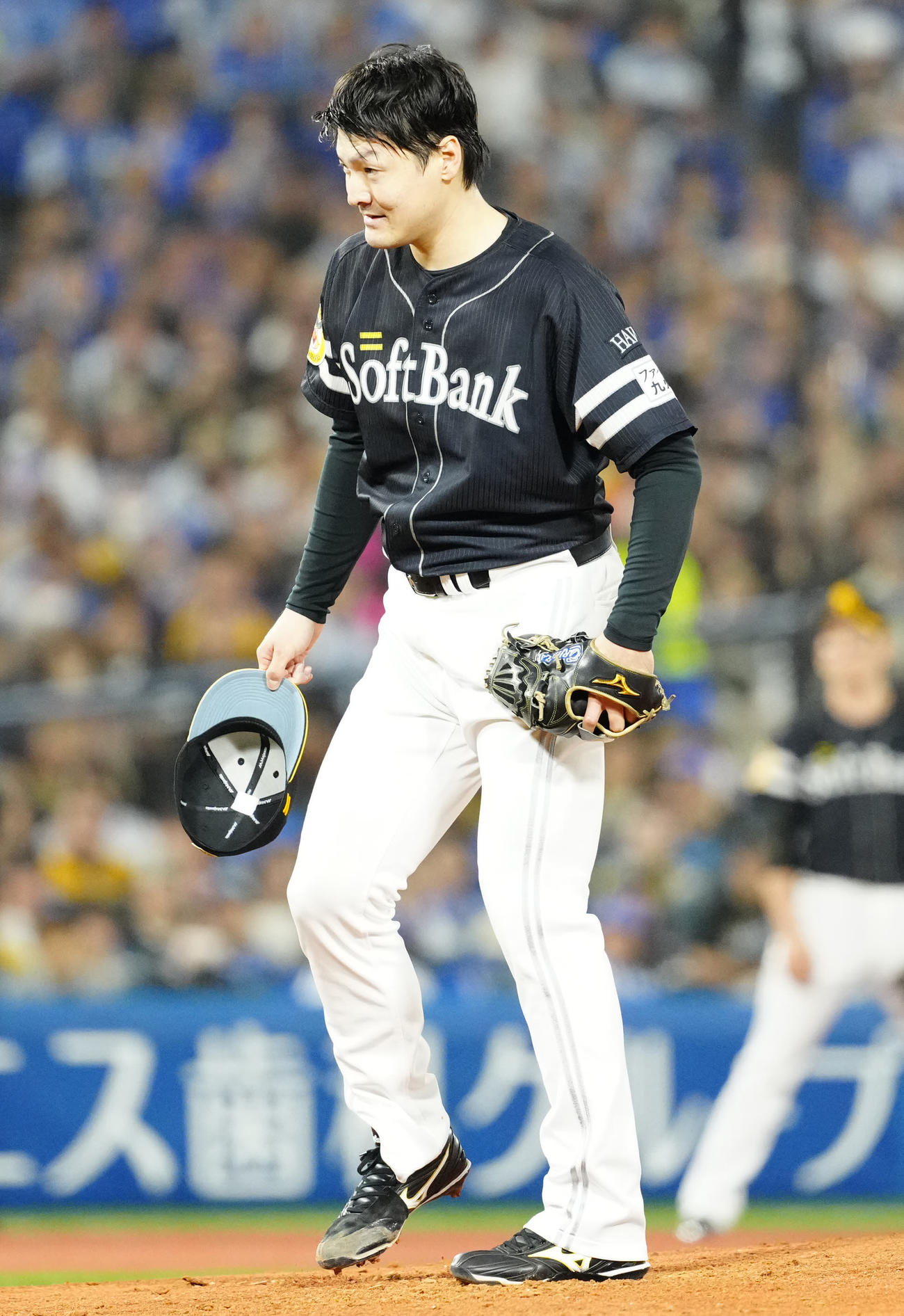 DeNA対ソフトバンク　3回裏DeNA2死一塁、宮崎に死球を与えた有原（撮影・江口和貴）