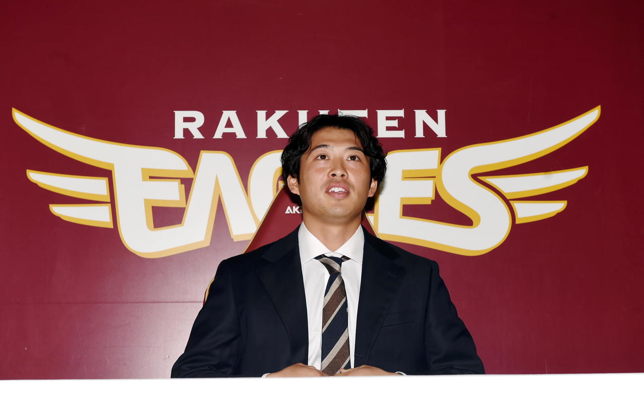 契約更改交渉に臨んだ楽天伊藤茉（撮影・山田愛斗）