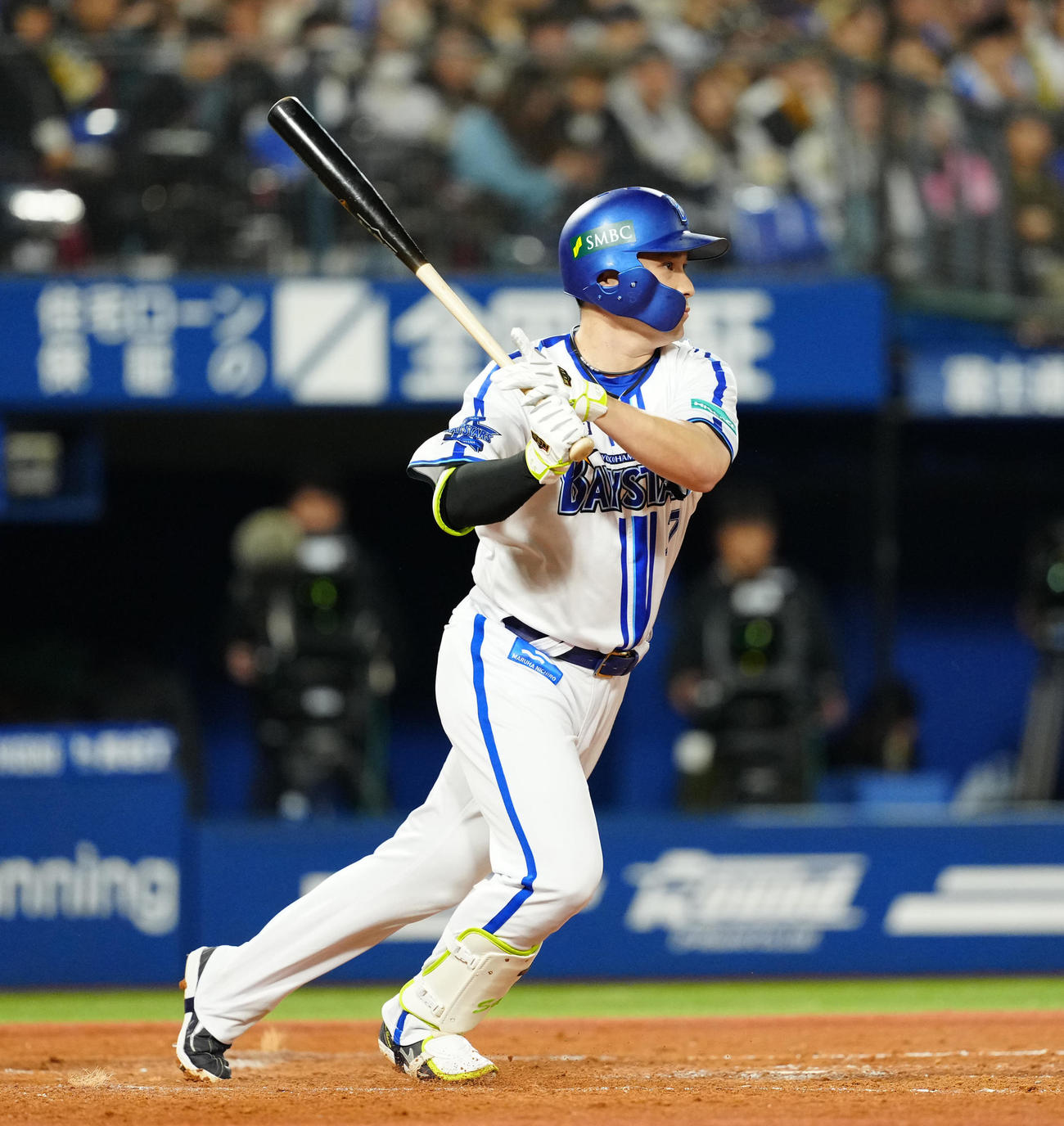 DeNA対ソフトバンク　5回裏DeNA1死一、二塁、右前打を放つ代打佐野（撮影・江口和貴）