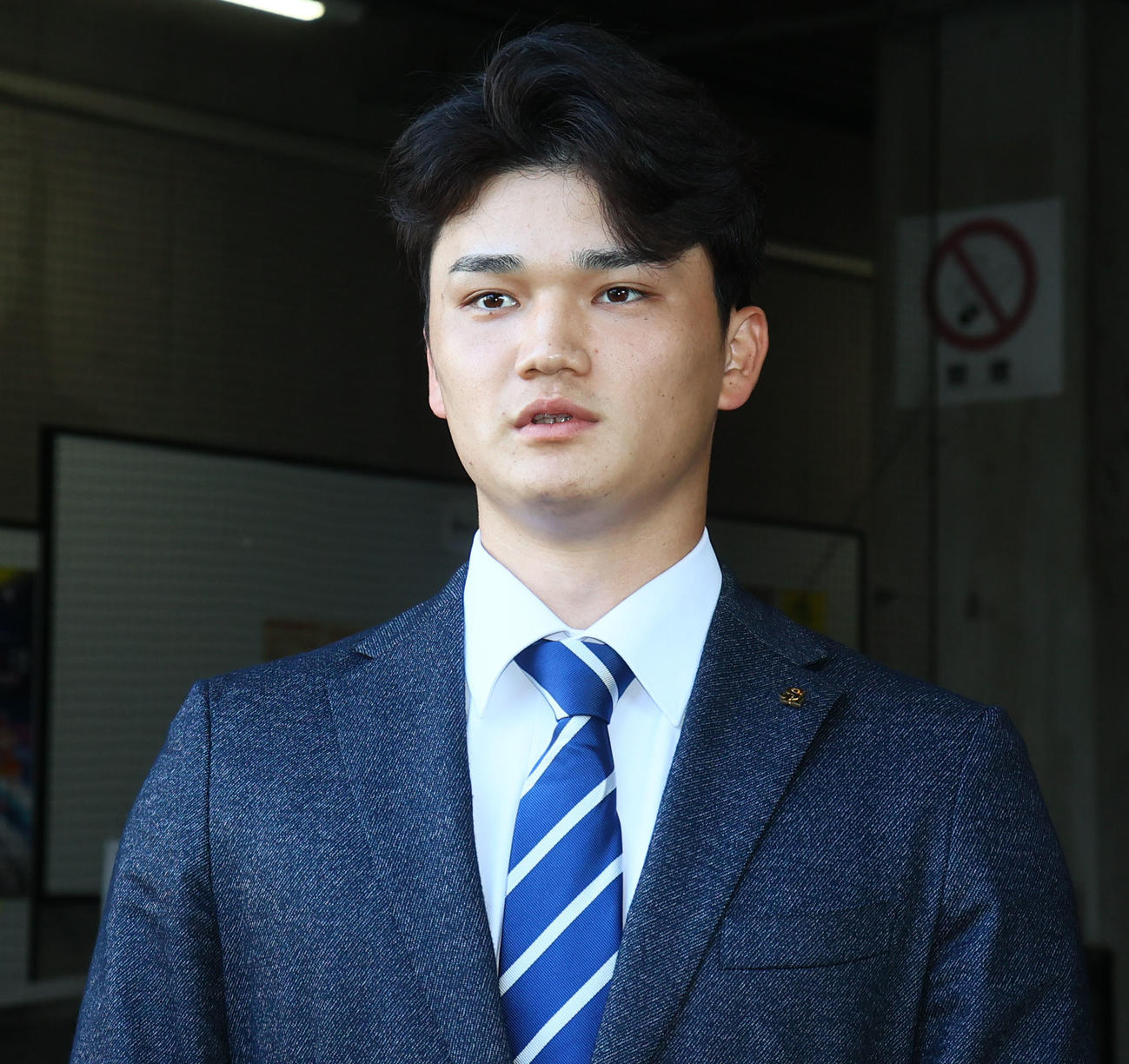球団事務所に訪れた田上（撮影・鬼束羽瑠菜）