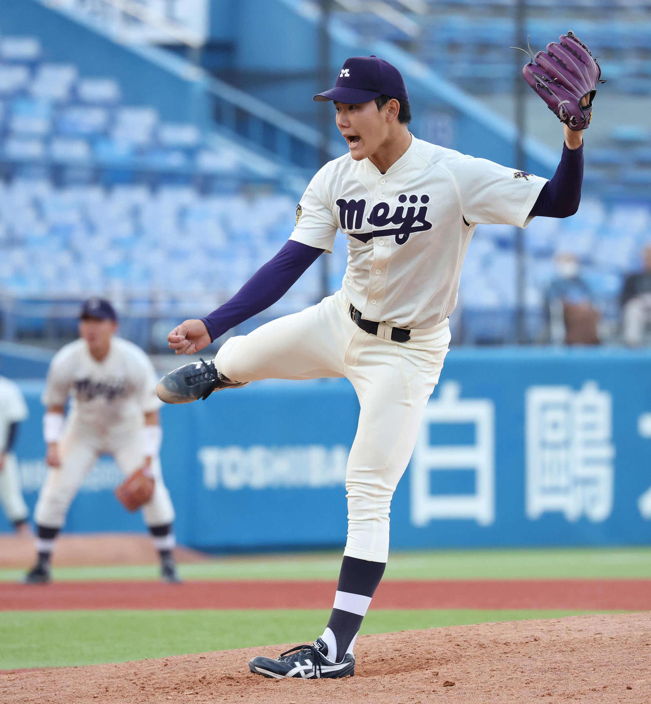 法大対明大　9回を3人で締めた明大浅利（撮影・丹羽敏通）