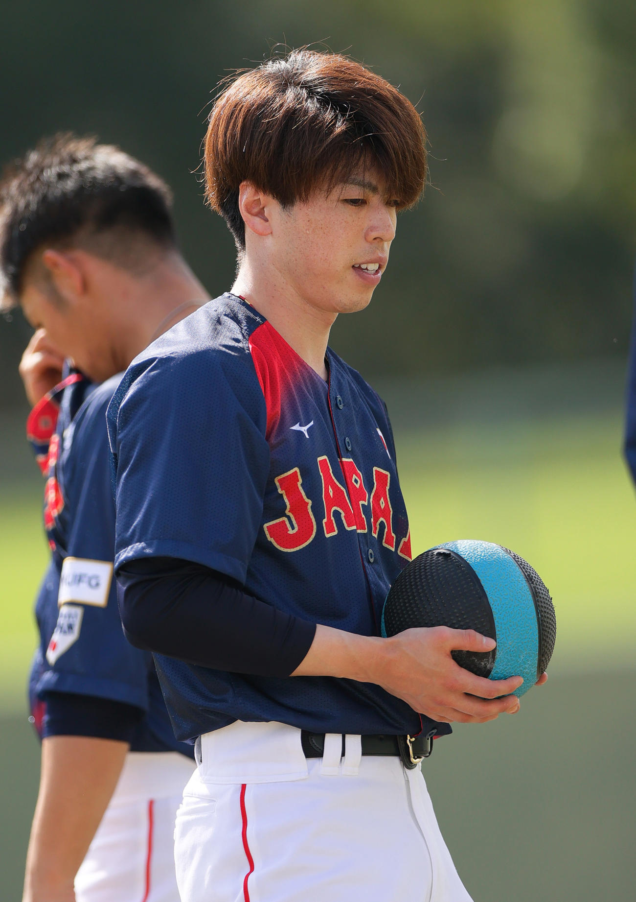 コンディショニングする日本ハム五十幡（撮影・上山淳一）