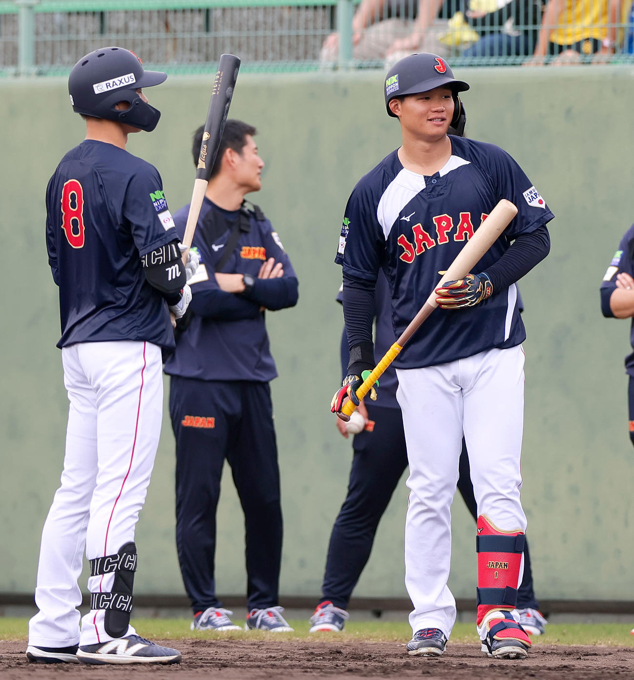 打撃練習に励む阪神森下（右）（撮影・上山淳一）