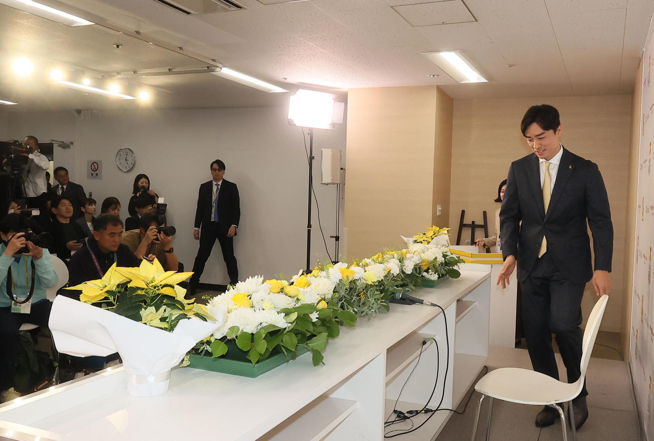 引退会見に臨む和田（撮影・鬼束羽瑠菜）