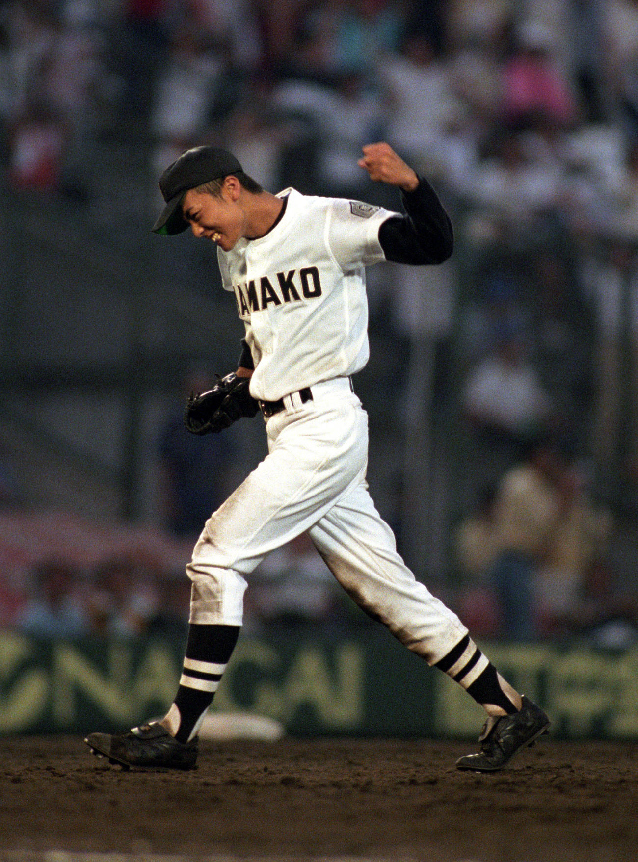 第80回全国高校野球　帝京対浜田　9回2失点の完投勝利を挙げガッツポーズする浜田の和田毅