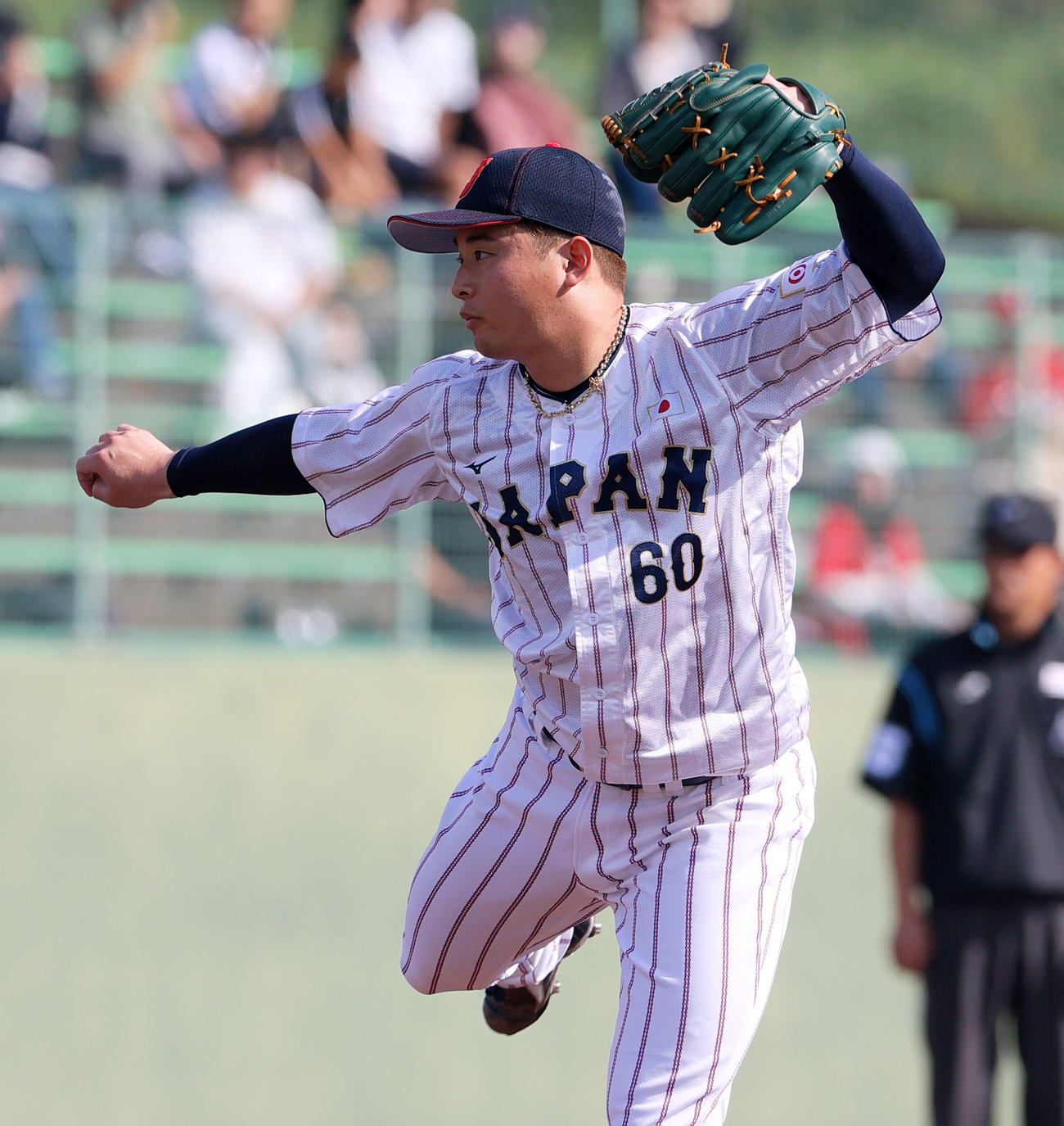 広島対侍ジャパン　4回表、2番手で登板する侍ジャパン横山（撮影・上山淳一）