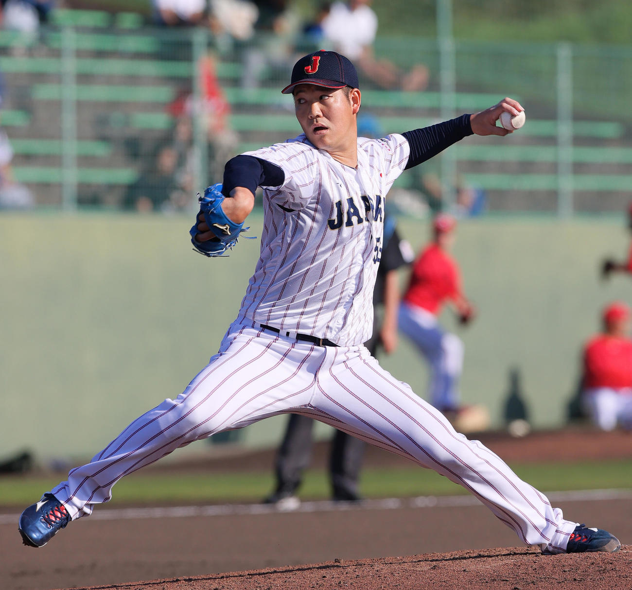 広島対侍ジャパン　6回表、4番手で登板する鈴木翔（撮影・上山淳一）