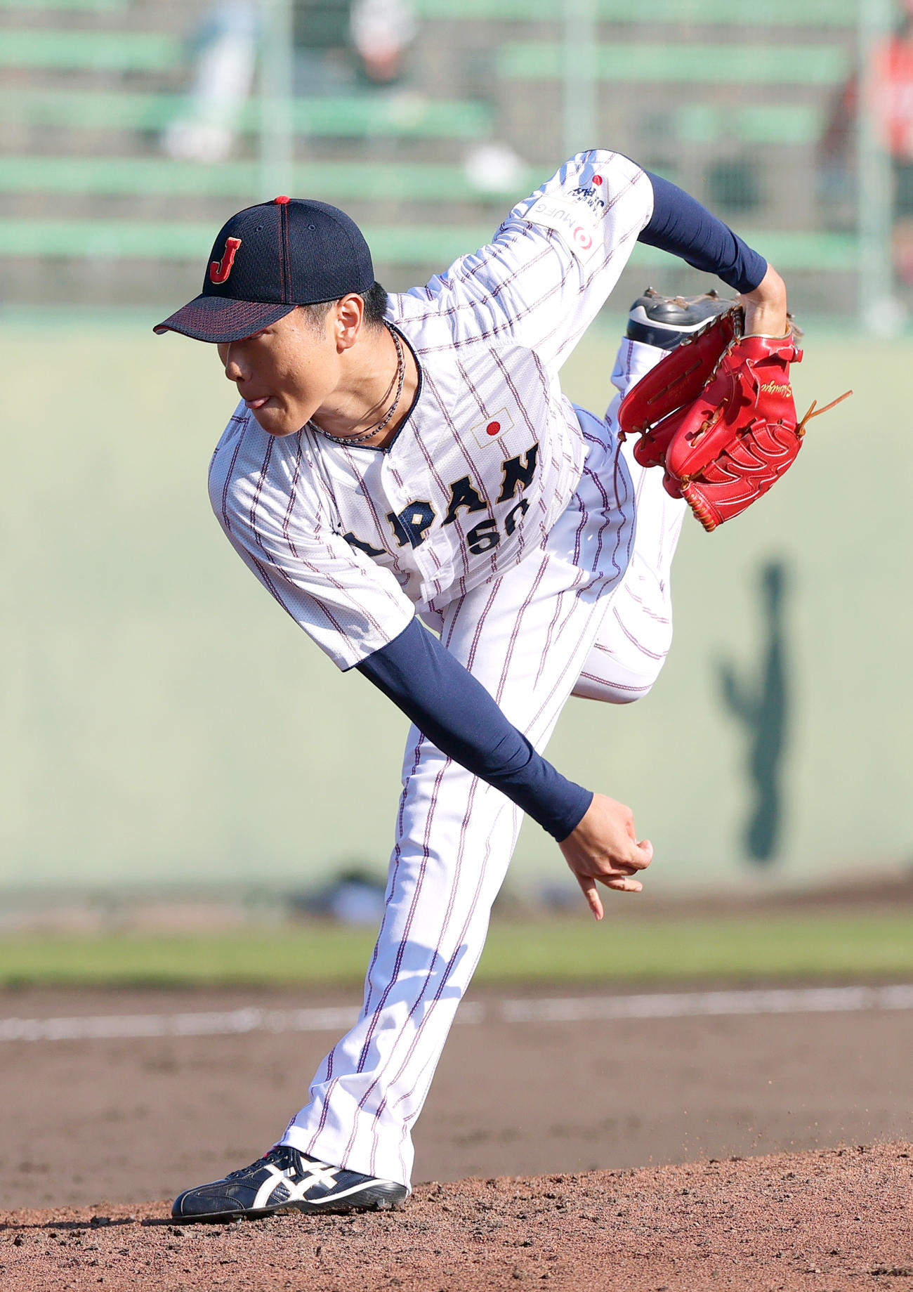 広島対侍ジャパン　7回表、5番手で登板する清水（撮影・上山淳一）