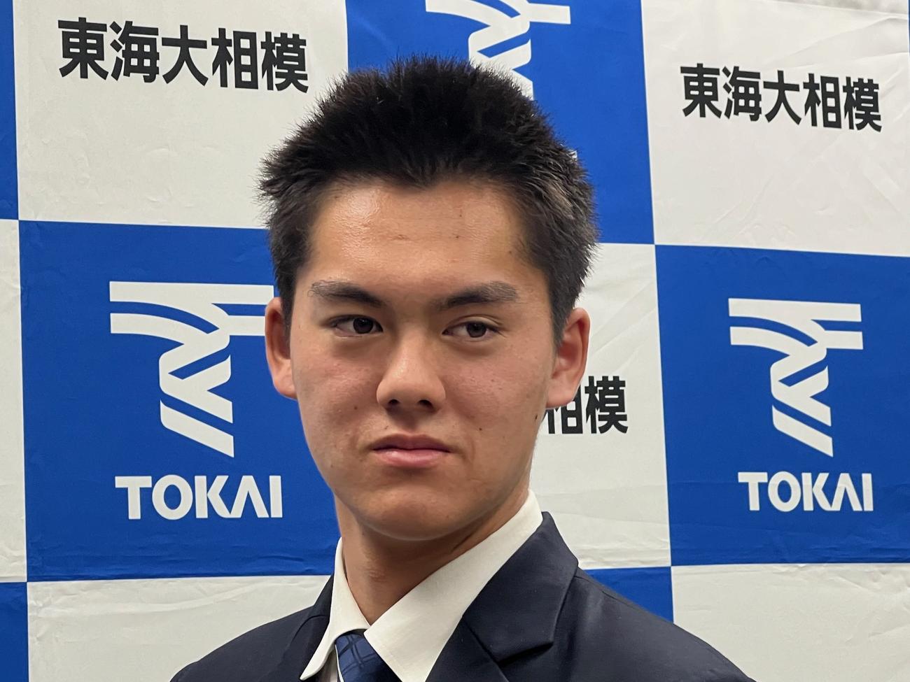 日本ハムから指名挨拶を受けた東海大相模・藤田（撮影・金子真仁）