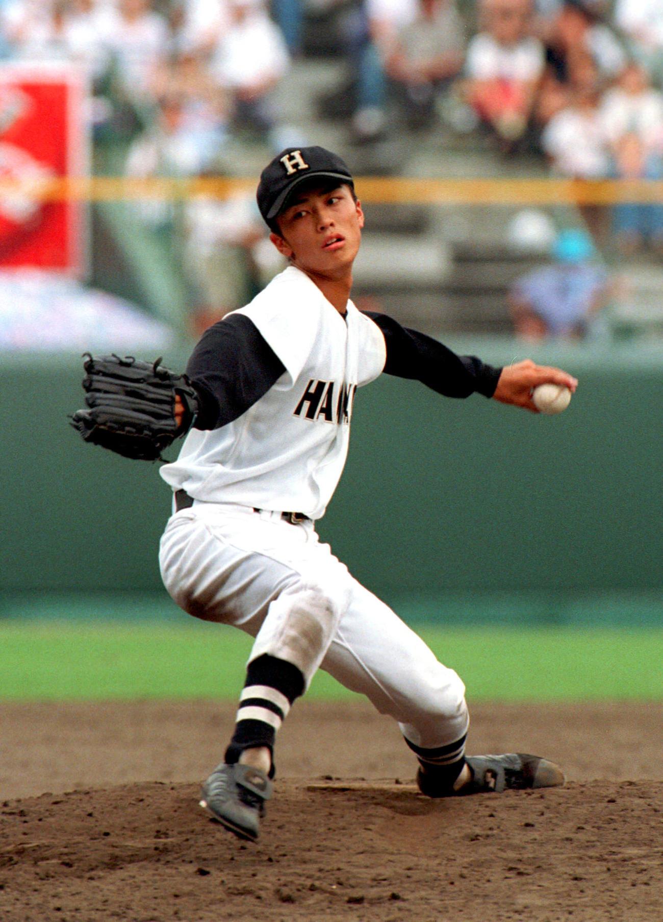 対新発田農戦で力投する浜田・和田毅投手（1998年8月13日撮影）