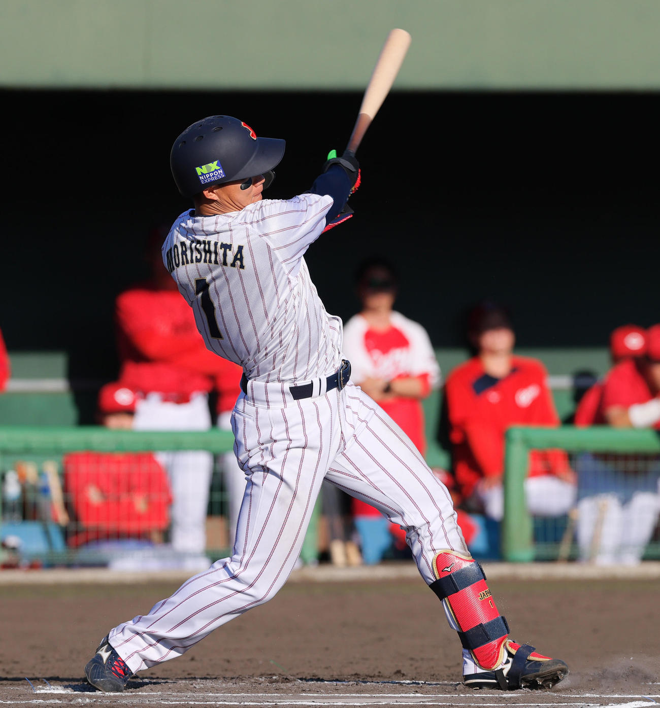 侍ジャパン対広島　タイブレーク8回表侍ジャパン1死一、二塁、森下は遊撃適時内野安打を放つ（撮影・上山淳一）