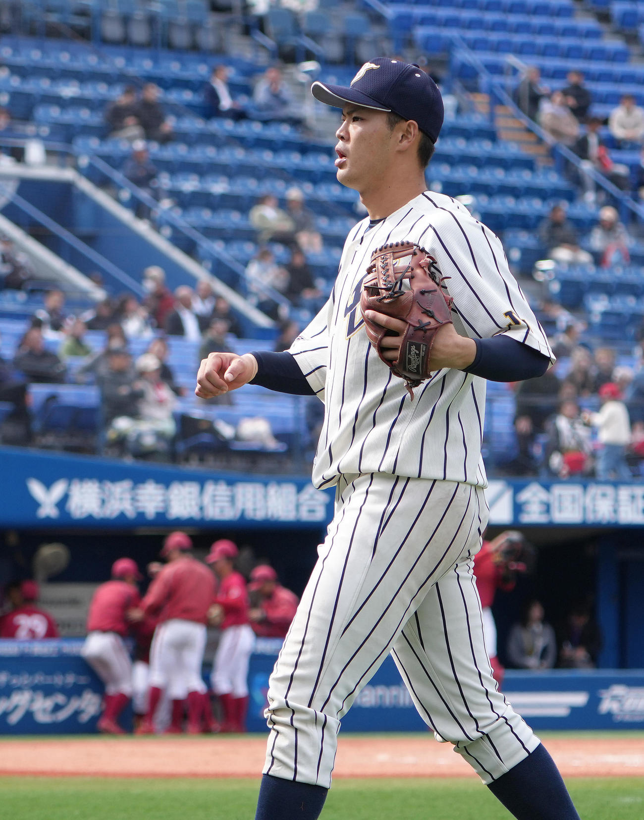 共栄大対上武大　7回表共栄大に逆転を許し、厳しい表情を見せる上武大・荒巻（撮影・足立雅史）