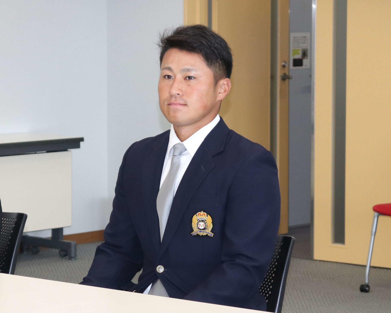 指名あいさつが行われた、西武2位の大商大・渡部（撮影・中島麗）