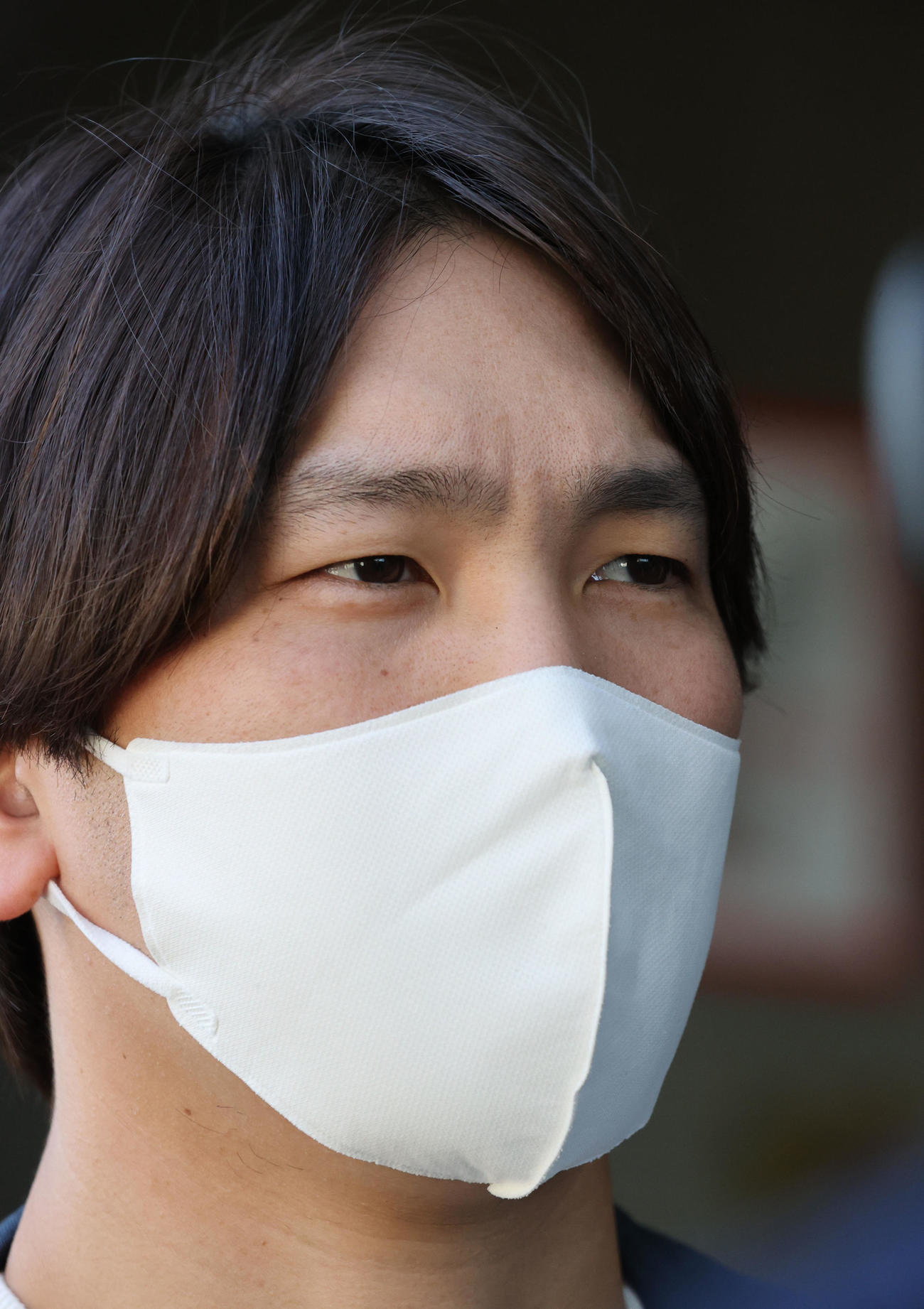 球団事務所での話を終えた石川（撮影・梅根麻紀）