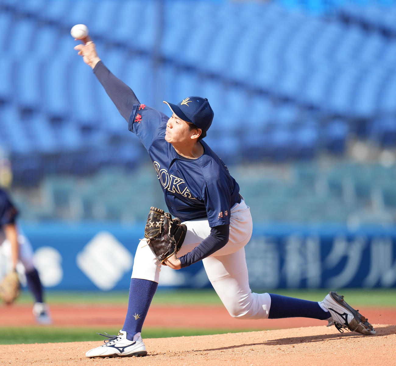 横浜商大対創価大　先発し力投する創価大・森畑（撮影・鈴木みどり）