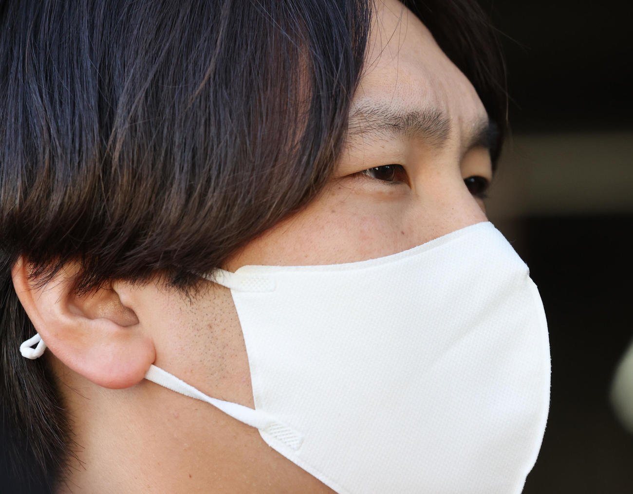 球団事務所での話を終えた石川（撮影・梅根麻紀）