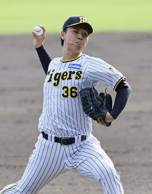 紅白戦の5回、4番手で登板した白組浜地（撮影・藤尾明華）