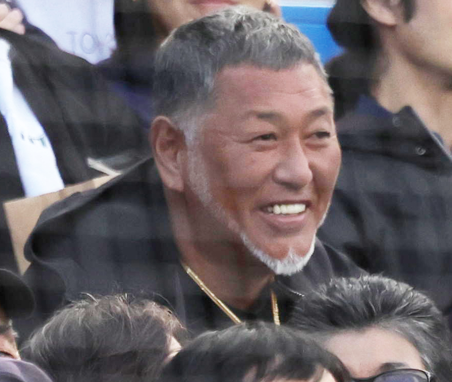 早大対慶大　笑顔で観戦する清原和博氏（撮影・野上伸悟）