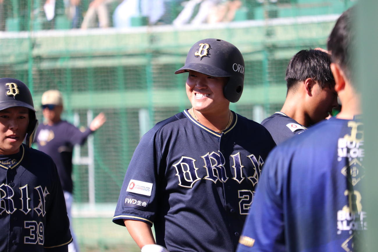 オリックス内藤はケース打撃で“満塁弾”を放ち笑顔