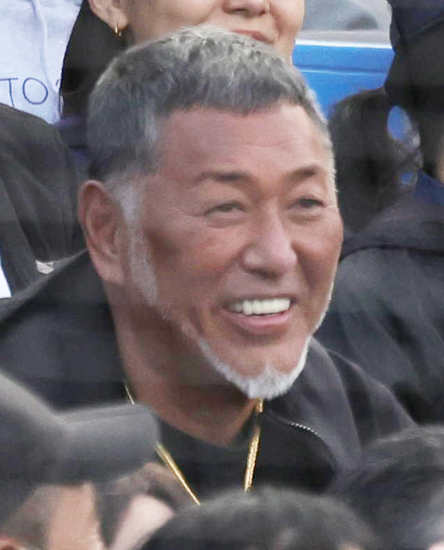 早大対慶大　笑顔で観戦する清原和博氏（撮影・野上伸悟）