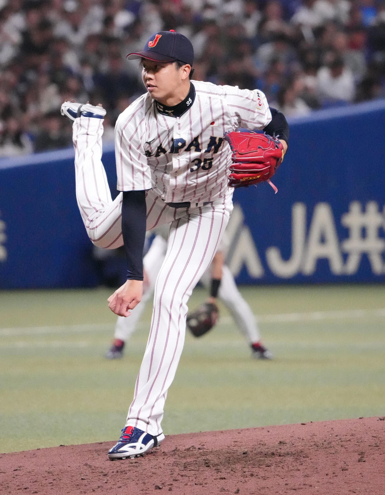 日本対チェコ　4回表、日本2番手で登板する才木（撮影・森本幸一）