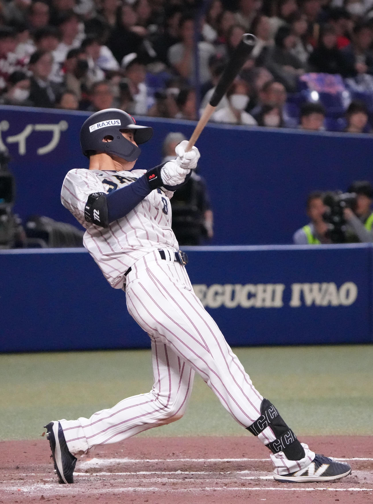 日本対チェコ　6回裏日本無死一、三塁、右中間へ3点本塁打を放つ辰己（撮影・森本幸一）