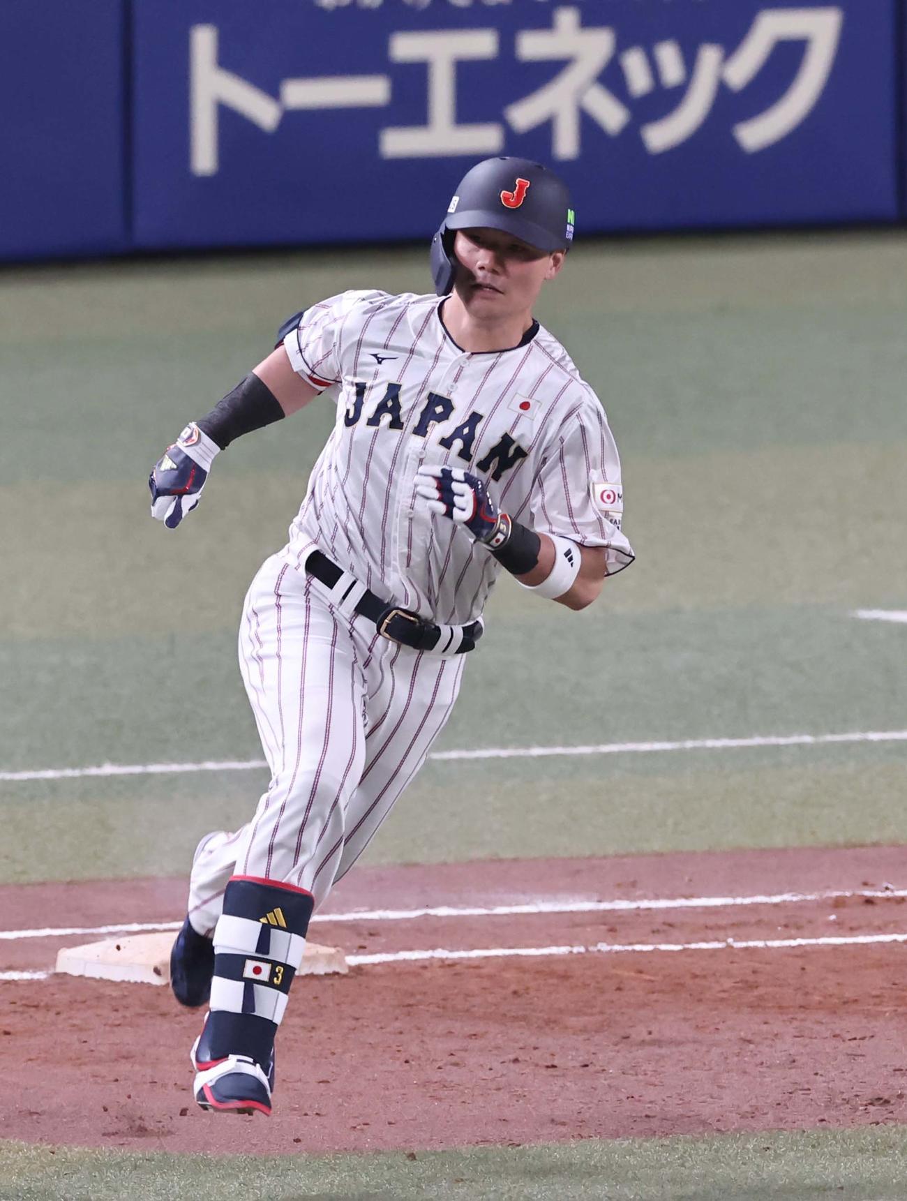 日本対チェコ　7回裏日本無死三塁、清宮は適時二塁打を放つ（撮影・上田博志）