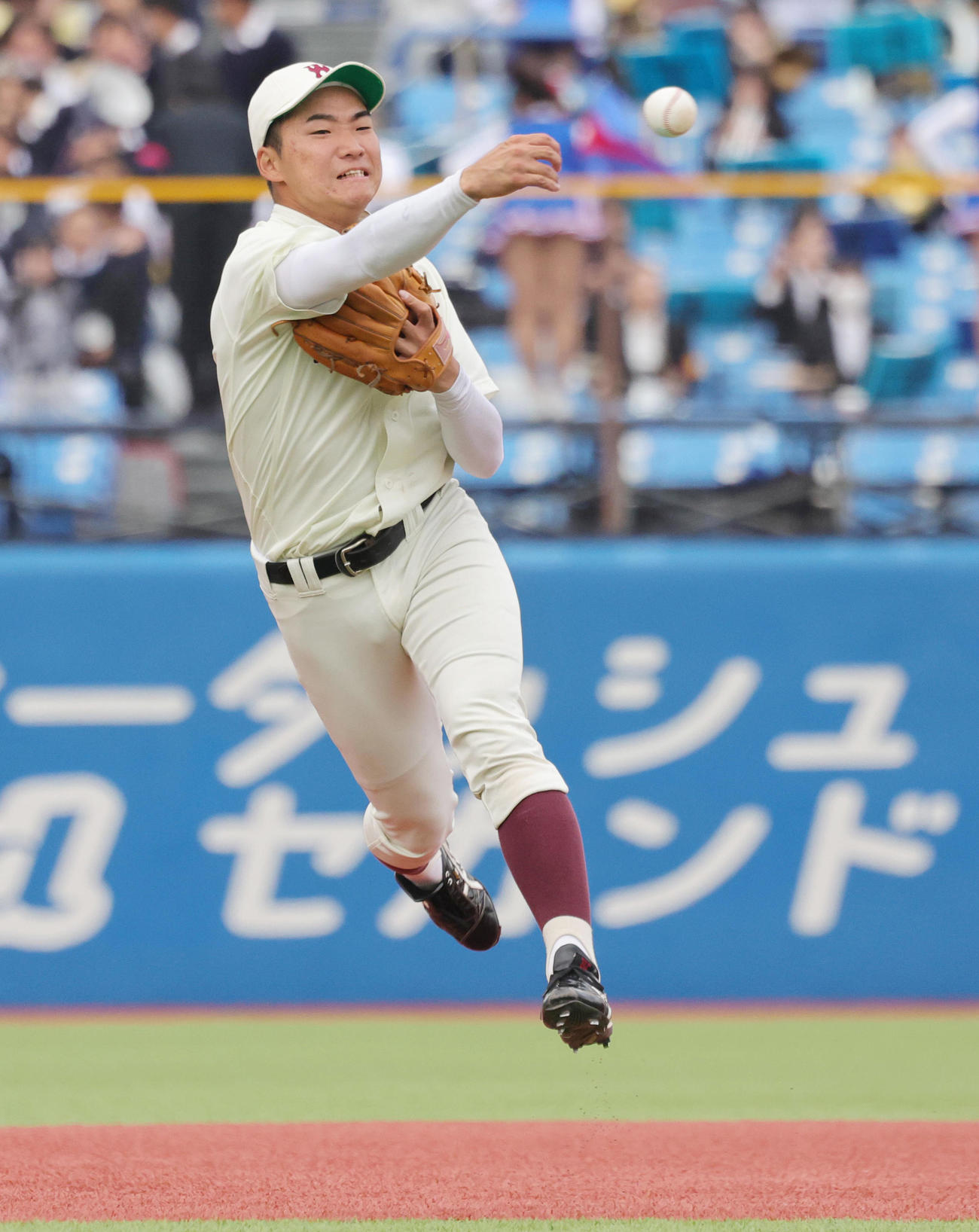 慶大対早大　3回表慶大無死、渡辺憩の遊ゴロを処理する山県（撮影・野上伸悟）